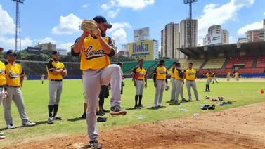 Lanzador Ronald Herrera se suma a la pretemporada de Leones