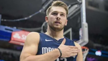 Un brillante Doncic comanda la victoria de Dallas sobre Raptors