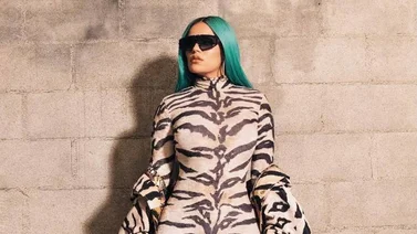Karol G lo apreta todo con este traje de animal print para el intro de Bichota (fotos+video)