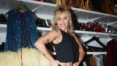 ¿Ya viste a Miley Cyrus ligerita de ropa? (+fotos)