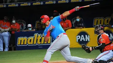 Cardenales produce a granel en la choza de Caribes Cardenales produce a granel en la choza de Caribes