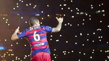 Dani Alves pasa con éxito la revisión médica con el Barcelona Dani Alves pasa con éxito la revisión médica con el Barcelona