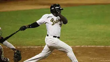 Yosmany Guerra, el cubano que quiere ser campeón con los Leones del Caracas Yosmany Guerra, el cubano que quiere ser campeón con los Leones del Caracas