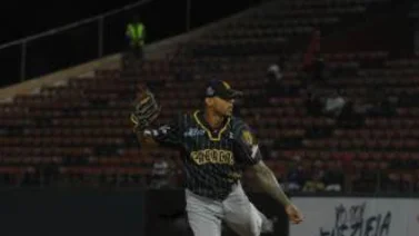 Leones da la vuelta y se lleva la victoria ante los Cardenales en Barquisimeto