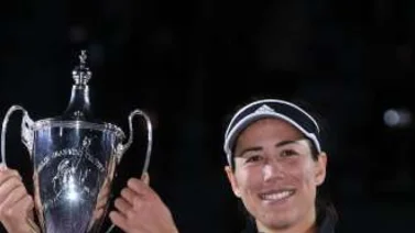 El Rey Felipe VI y La Reina Letizia de España reciben a Garbiñe Muguruza tras ganar las Finales WTA