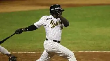 Leones vence a Bravos en el Universitario Leones vence a Bravos en el Universitario