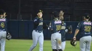 Leones vence a Tiburones en Macuto con Grand Slam de Álex Palma Leones vence a Tiburones en Macuto con Grand Slam de Álex Palma