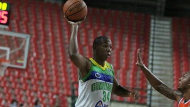 Guaiqueríes gana a Cangrejeros y no suelta la cima del grupo B