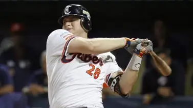 Caribes reparte leña pareja en su choza (+Video) Caribes reparte leña pareja en su choza (+Video)