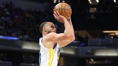Stephen Curry se convierte en el máximo triplista de la historia