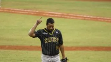 Leones vence a Tiburones y le aplica el famoso "zapatero"