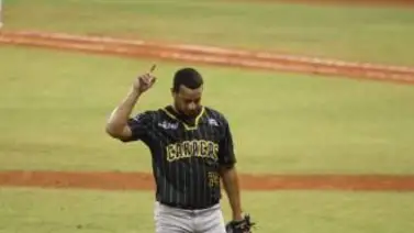 Leones vence a Tiburones y le aplica el famoso "zapatero" Leones vence a Tiburones y le aplica el famoso "zapatero"