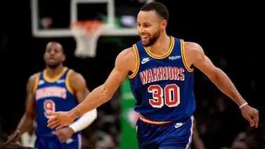 Curry anota 30 puntos y Los Warriors se afianzan como líderes Curry anota 30 puntos y Los Warriors se afianzan como líderes