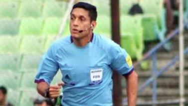 El criollo Jesús Valenzuela es reconocido como el mejor árbitro del 2021