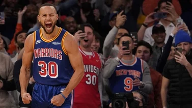 ¿Cuál es el récord que puede conseguir Stephen Curry al terminar la temporada regular?