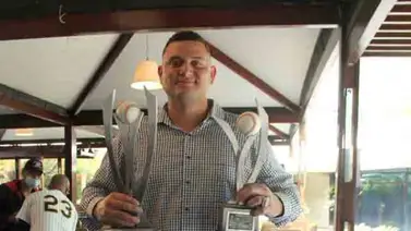 Los Grandes de la 2021-2022 recibieron sus premios Los Grandes de la 2021-2022 recibieron sus premios