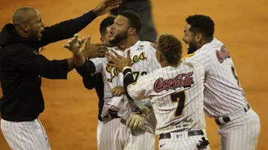 Aficionados cargan contra la tardía reacción de los Leones del Caracas y su eliminación