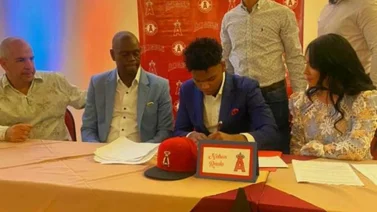Los Angeles Angels firman al venezolano Nelson Rada