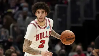 Lonzo Ball puede estar fuera por 2 meses tras operación en la rodilla Lonzo Ball puede estar fuera por 2 meses tras operación en la rodilla