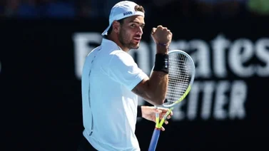 Berrettini avanza a octavos tras sobreponerse a Alcaraz