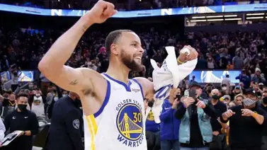 Curry tumba a Houston con una canasta en el último segundo de juego Curry tumba a Houston con una canasta en el último segundo de juego