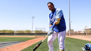 Salvador Pérez llega en plan de estrella al Spring Training (+Video)