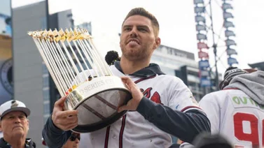 Freddie Freeman se despide de la fanaticada de los Bravos de Atlanta