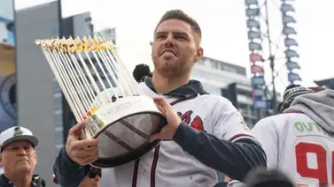 Freddie Freeman se despide de la fanaticada de los Bravos de Atlanta Freddie Freeman se despide de la fanaticada de los Bravos de Atlanta