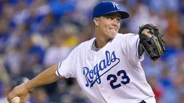 Zack Greinke regresa a los Reales de Kansas City como agente libre Zack Greinke regresa a los Reales de Kansas City como agente libre