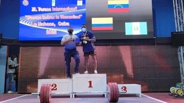 Julio Mayora y pesistas criollos arrasan con los oros en Cuba