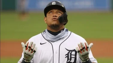 Miguel Cabrera da hit como designado en su primer partido de Spring Training