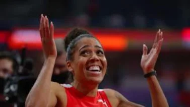 Mujinga Kambundji de Suiza es campeona mundial en 60 metros