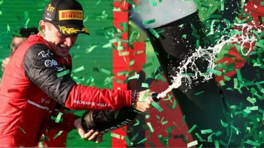 Charles Leclerc gana el GP de Australia tras el abandono de Max Verstappen