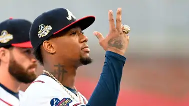Ronald Acuña Jr celebra su anillo de campeón con un mensaje para los "haters" Ronald Acuña Jr celebra su anillo de campeón con un mensaje para los "haters"