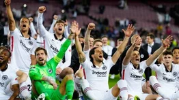 El Eintracht Frankfurt deja una mancha imborrable en el Camp Nou