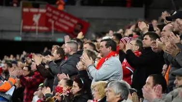 Memorable homenaje de Anfield hacia Cristiano Ronaldo en el minuto 7 Memorable homenaje de Anfield hacia Cristiano Ronaldo en el minuto 7