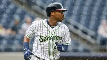 Ronald Acuña Jr se roba su primera base de la temporada Ronald Acuña Jr se roba su primera base de la temporada