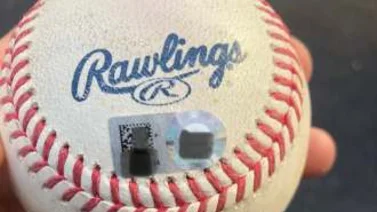 Recopilan pelotas de los hits 2.997 y 2.998 de Miguel Cabrera para el Salón de la Fama