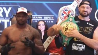 ¡Pesaje listo! Tyson Fury peso 11 libras más que Whyte