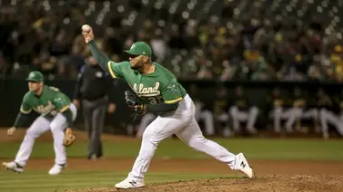 Yusmeiro Petit alcanza un acuerdo con los Padres de San Diego Yusmeiro Petit alcanza un acuerdo con los Padres de San Diego