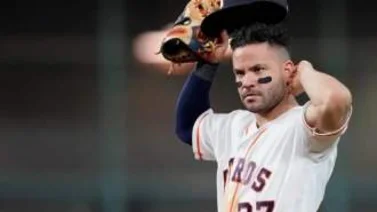 José Altuve sale del juego tras este pelotazo (+Video)