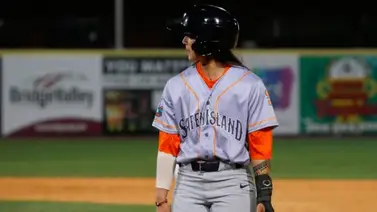 Kelsie Whitmore hace historia ahora como pitcher Kelsie Whitmore hace historia ahora como pitcher