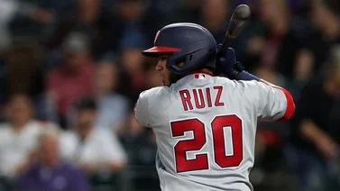 Entre venezolanos: Keibert Ruiz castiga a Jhoulys Chacín y suena su primer jonrón (+Video)