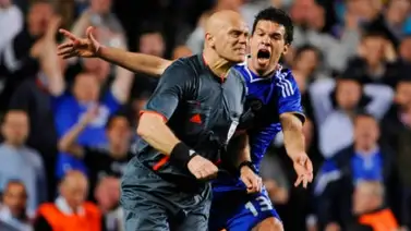 Ovrebo admite su error en la semifinal de Champions entre Chelsea y Barcelona: "Debí señalar un penalti" Ovrebo admite su error en la semifinal de Champions entre Chelsea y Barcelona: "Debí señalar un penalti"