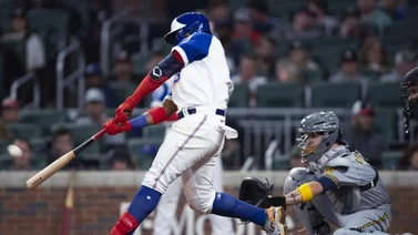 Ronald Acuña Jr. no escatima riesgos al correr las bases (+VIDEO)