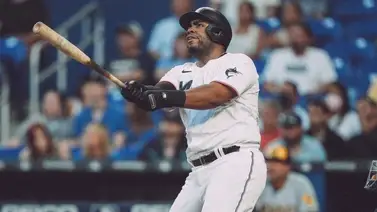 Jesús Aguilar pega quinto jonrón del año y castiga a sus ex compañeros (+Video) Jesús Aguilar pega quinto jonrón del año y castiga a sus ex compañeros (+Video)