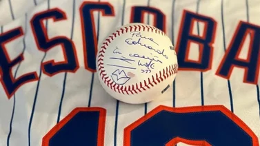 Shakira visita a los Mets y comparte con Eduardo Escobar
