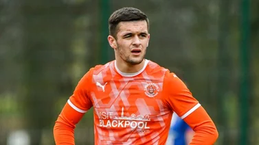 Futbolista del Blackpool FC de Inglaterra se declara gay