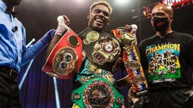 Charlo se une a la élite de monarcas con cuatro cinturones