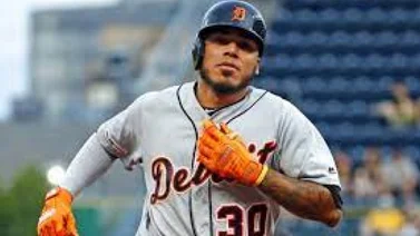 Harold Castro vuela la cerca en dos ocasiones frente a Minnesota